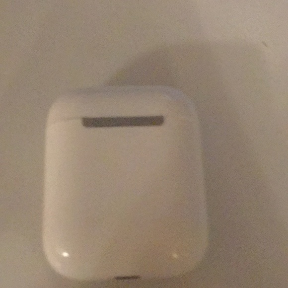 AirPods - Picture 2 of 5